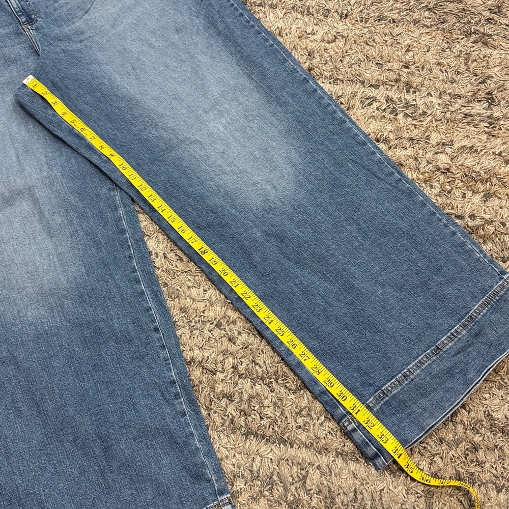 Lee Women's light wash wide leg trouser Jeans sz 28 long - Picture 7 of 11